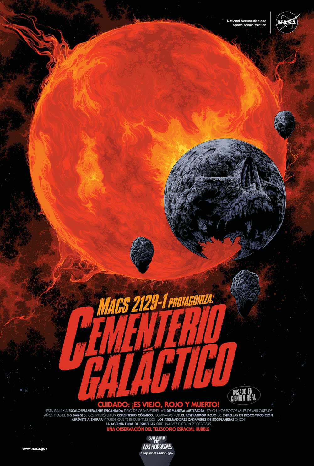 Una estrella escarlata se cierne tras las ruinas de un exoplaneta que se asemeja en su forma a una calavera. Un brazo de galaxia rojo es visible en el fondo. Es evidente que esta galaxia, llamada MACS 2129-1, ha estado deteriorándose desde que dejó de producir estrellas solo unos pocos miles de millones de años después del Big Bang.